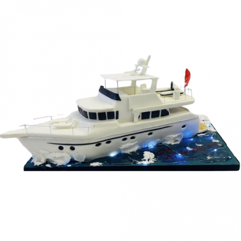 YACHT