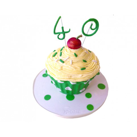 SPOTTED GIANT CUPCAKE