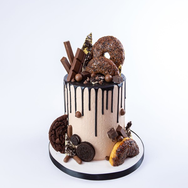 Eggless chocolate cake recipe by food blogger Shivesh Bhatia