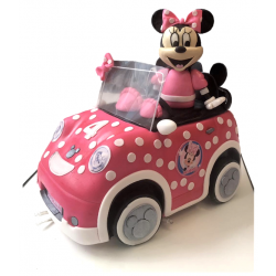 MINNIE IN HER CAR