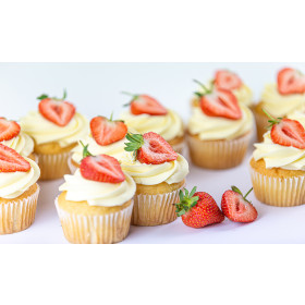 12 STRAWBERRY CUPCAKES 